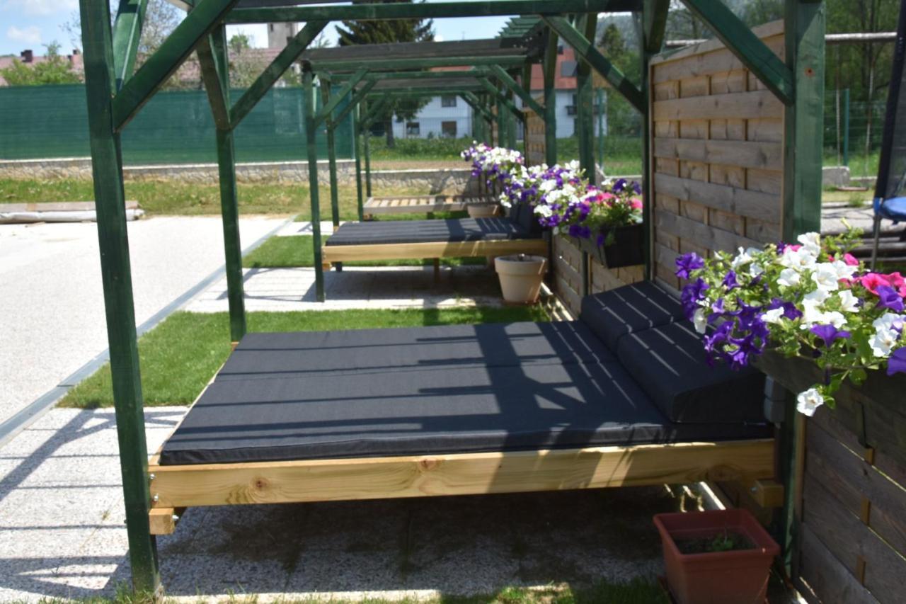Apartments And Rooms Kod Eli Равна Гора Екстериор снимка