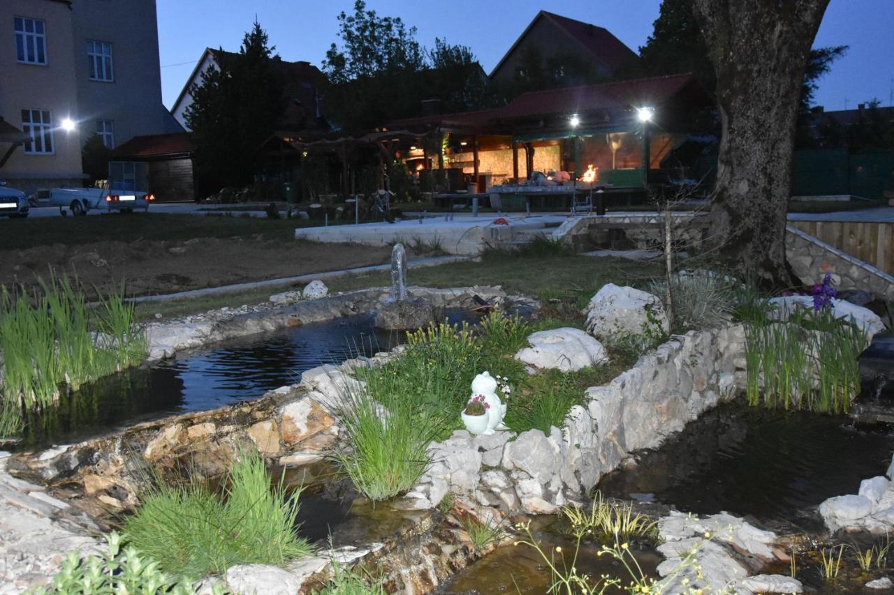 Apartments And Rooms Kod Eli Равна Гора Екстериор снимка