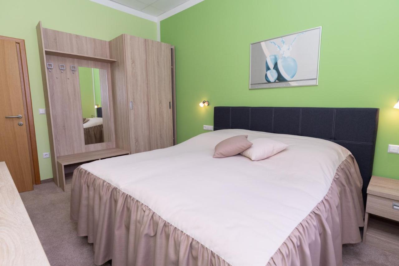 Apartments And Rooms Kod Eli Равна Гора Екстериор снимка